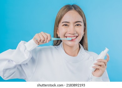 Portrait Asian Female Dentist Standing Smile Stock Photo 2183892193 ...