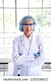 Portrait Asian Women Scientist Laboratory Background. Female Research Pathologist Clinician Expert Medical Chemist. Woman Expertise Scientist Portrait In Medical Lab. Happiness Biology Lab Woman