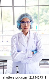 Portrait Asian Women Scientist Laboratory Background. Female Research Pathologist Clinician Expert Medical Chemist. Woman Expertise Scientist Portrait In Medical Lab. Happiness Biology Lab Woman