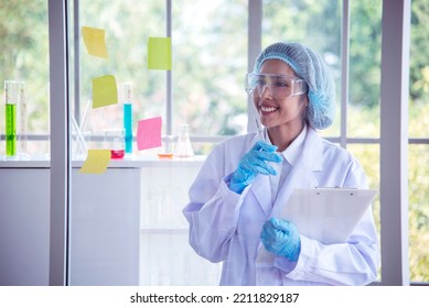 Portrait Asian Women Scientist Laboratory Background. Female Research Pathologist Clinician Expert Medical Chemist. Woman Expertise Scientist Portrait In Medical Lab. Happiness Biology Lab Woman