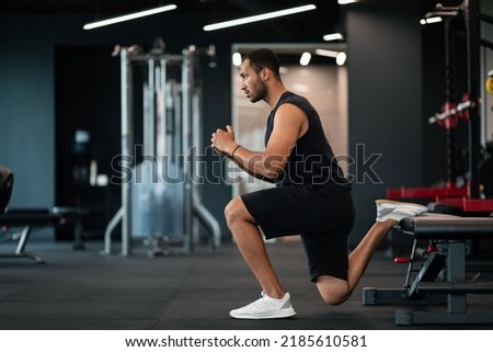 Portrait Of Athletic Black Man Making Bulgarian Split Squat Exercise At Gym, Motivated Young African American Male Training On Leg Muscles At Modern Sport Club, Enjoying Bodybuilding, Side View Foto stock © 