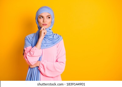 Hijab Girl Thinking Images Stock Photos Vectors Shutterstock