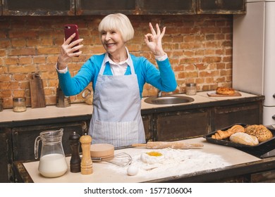 5,345 Grandma with cake Images, Stock Photos & Vectors | Shutterstock