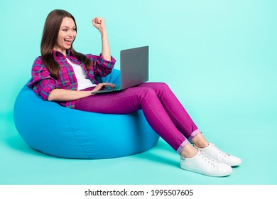 220,798 Happy girl using laptop Images, Stock Photos & Vectors ...