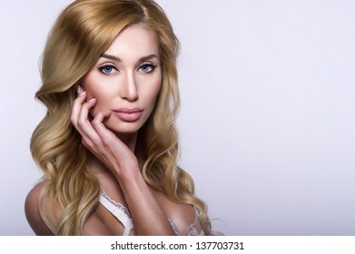 Portrait Beautiful Blonde Woman Stock Photo 137703731 | Shutterstock