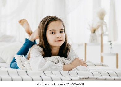 4,722 Schoolgirl on bed Images, Stock Photos & Vectors | Shutterstock