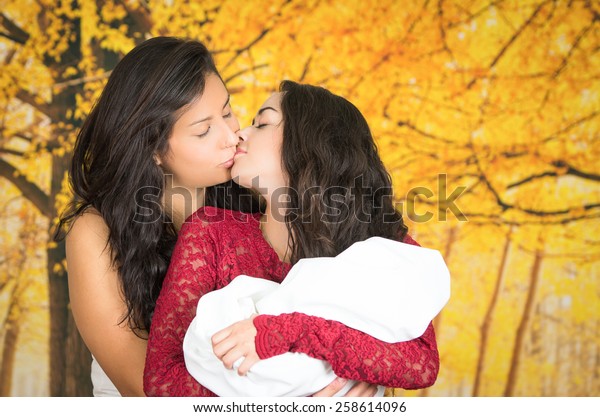 Brunette Lesbian Kissing Gallery