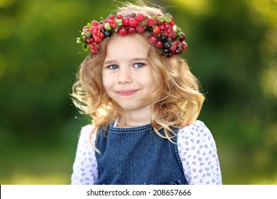 Portrait Beautiful Little Girl Berries Stock Photo 208657666 | Shutterstock