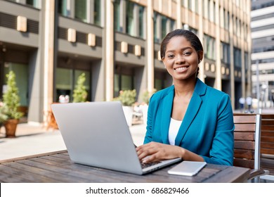 28,812 African holding laptop Images, Stock Photos & Vectors | Shutterstock