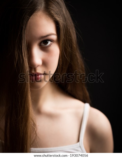 Portrait Beautiful Teenage Girl Long Hair Stockfoto Jetzt