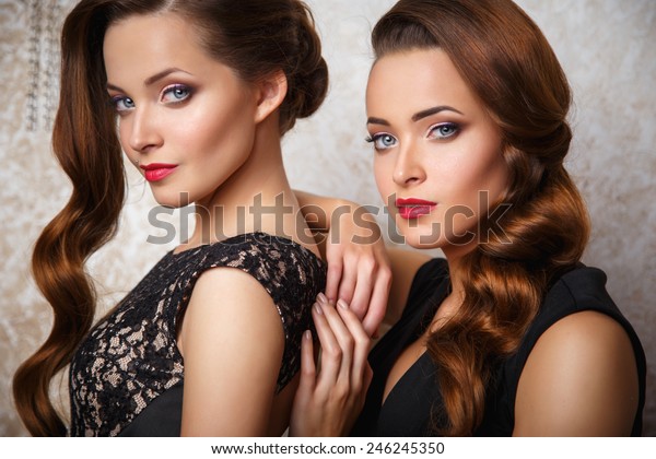 twin models female