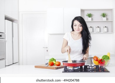 33,450 Beautiful Asian Woman Cooking Images, Stock Photos & Vectors ...