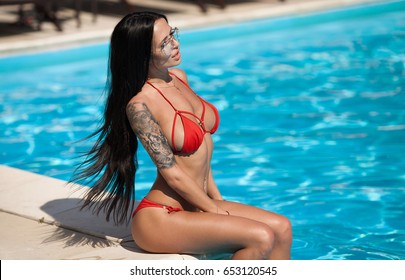 Sexy Girl Out For A Swim Topless