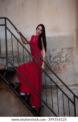 Bare Back Red Dresses