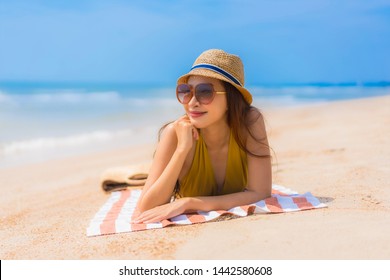 Imágenes, fotos de stock y vectores sobre Playa Persona Tomando El Sol