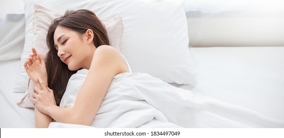 Portrait Of Beautiful Young Asian Woman Smile Enjoy Fresh Soft Bedding Linen And Mattress In Bed Room Modern Apartment. Teenage Asia Girl Resting, Good Night Sleep Concept Panoramic Banner