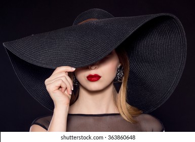 Fashion Woman Hat Red Lips Make Stock Photo (edit Now) 2107528277