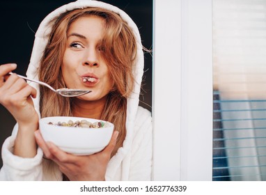 Portrait of beautiful young woman having breakfast