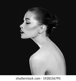 Portrait Of A Beauty Woman Face Profile On A Black Background. Black And White Photo, Long Neck And Beautiful Makeup