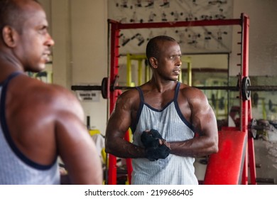 Portrait Bodybuilder Man Looking Away At Mirror At Old Gym. Sportsman Standing And Showing Muscles. Athletic Asian Man Posing Muscle Workout. Sports And Bodybuilding Concept. Healthy Lifestyle