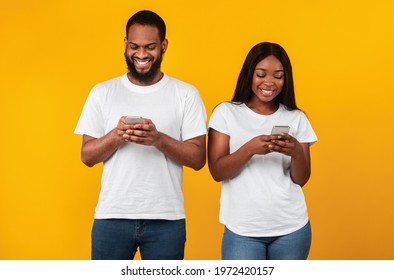 20,899 Women on their phones Images, Stock Photos & Vectors | Shutterstock