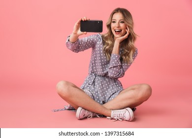 ドレス 座る の画像 写真素材 ベクター画像 Shutterstock