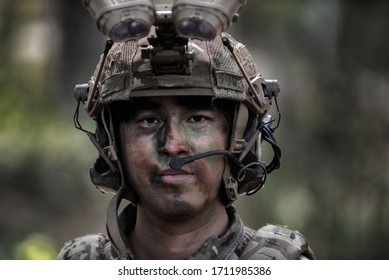 Portrait Close Up  Face Off Army  