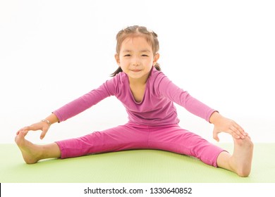 3,100 Asian kid doing exercise Images, Stock Photos & Vectors ...