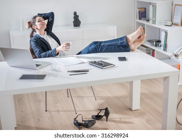 81 Women Office Shoes Under Desk Images, Stock Photos & Vectors ...