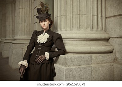 Portrait Of An Elegant 19th Century Lady Posing On A City Street. History And Fashion Of The Late 19th - Early 20th Century. 