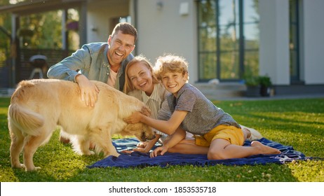 538 Golden retriever picnic Images, Stock Photos & Vectors | Shutterstock