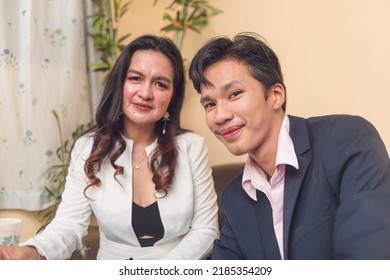 Portrait Of A Female Insurance Agent And A Male Policy Holder Wearing Corporate Attire. It Shows Professionalism.