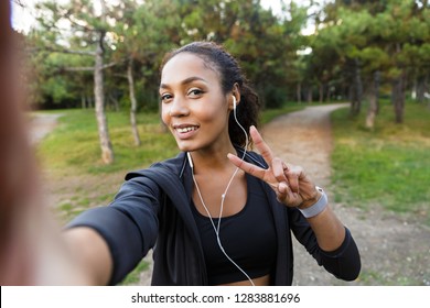 Selfie Earphone Images Stock Photos Vectors Shutterstock