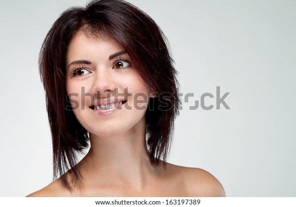 Portrait Girl Short Hair Looking Side Stockfoto Jetzt