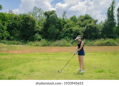 ゴルフ スイング 女性 の写真素材 画像 写真 Shutterstock