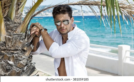 449,155 Sunglasses with men Images, Stock Photos & Vectors | Shutterstock