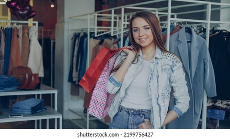 26,320 Girl Standing In Mall Images, Stock Photos & Vectors | Shutterstock