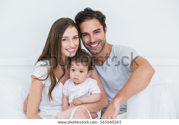 Portrait D Un Couple Heureux Avec Bebe Photo De Stock Modifiable