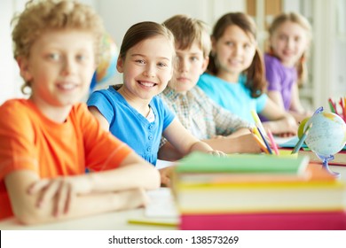 Ninos Felices En Escuela High Res Stock Images Shutterstock