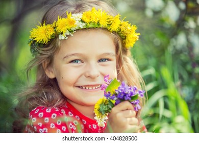 Portrait Happy Little Girl Spring Park Stock Photo 404828500 | Shutterstock