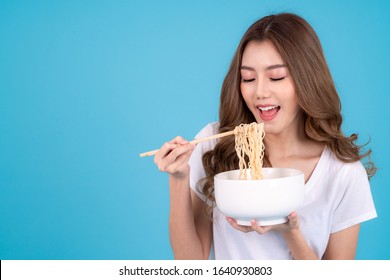 9,539 Girl Eating Noodle Images, Stock Photos & Vectors 