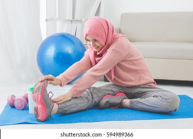 Hijab Exercise Images Stock Photos Vectors Shutterstock