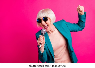 Portrait of her she nice-looking attractive lovely cheerful gray-haired lady singing cool hit spending weekend isolated on bright vivid shine vibrant pink fuchsia color background