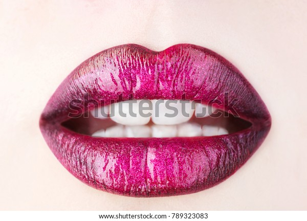 Lippenlippen Lippenstift Oder Lippenglanz Schoner Lippenstift Stockfoto Jetzt Bearbeiten