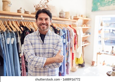 6,727 Clothing retail worker Images, Stock Photos & Vectors | Shutterstock