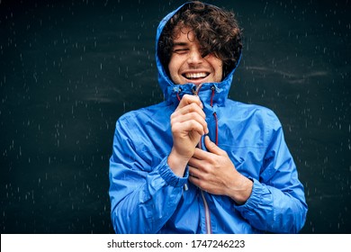 364,752 People In The Rain Images, Stock Photos & Vectors | Shutterstock