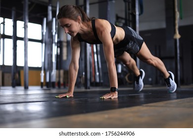 Portrait Muscular Woman On Plank Position Stock Photo 1614687826 ...