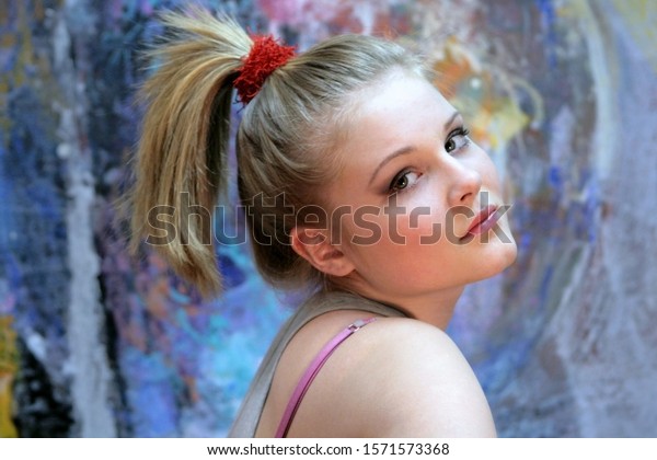 Portrait Natural Blonde Teen Girl High Stockfoto Redigera Nu 1