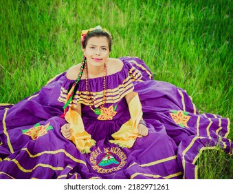 Portrait Nicaraguan Woman Folk Costume Sitting Stock Photo 2182971261 ...