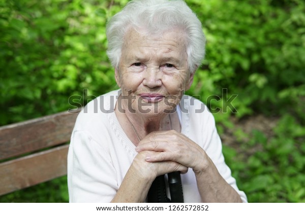 Pics granny old 'Tinder Gran'